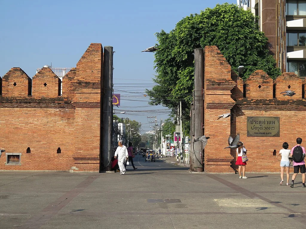 타패 일요 걷는 거리(Tha Phae Walking Street / ถนนคนเดินท่าแพ)