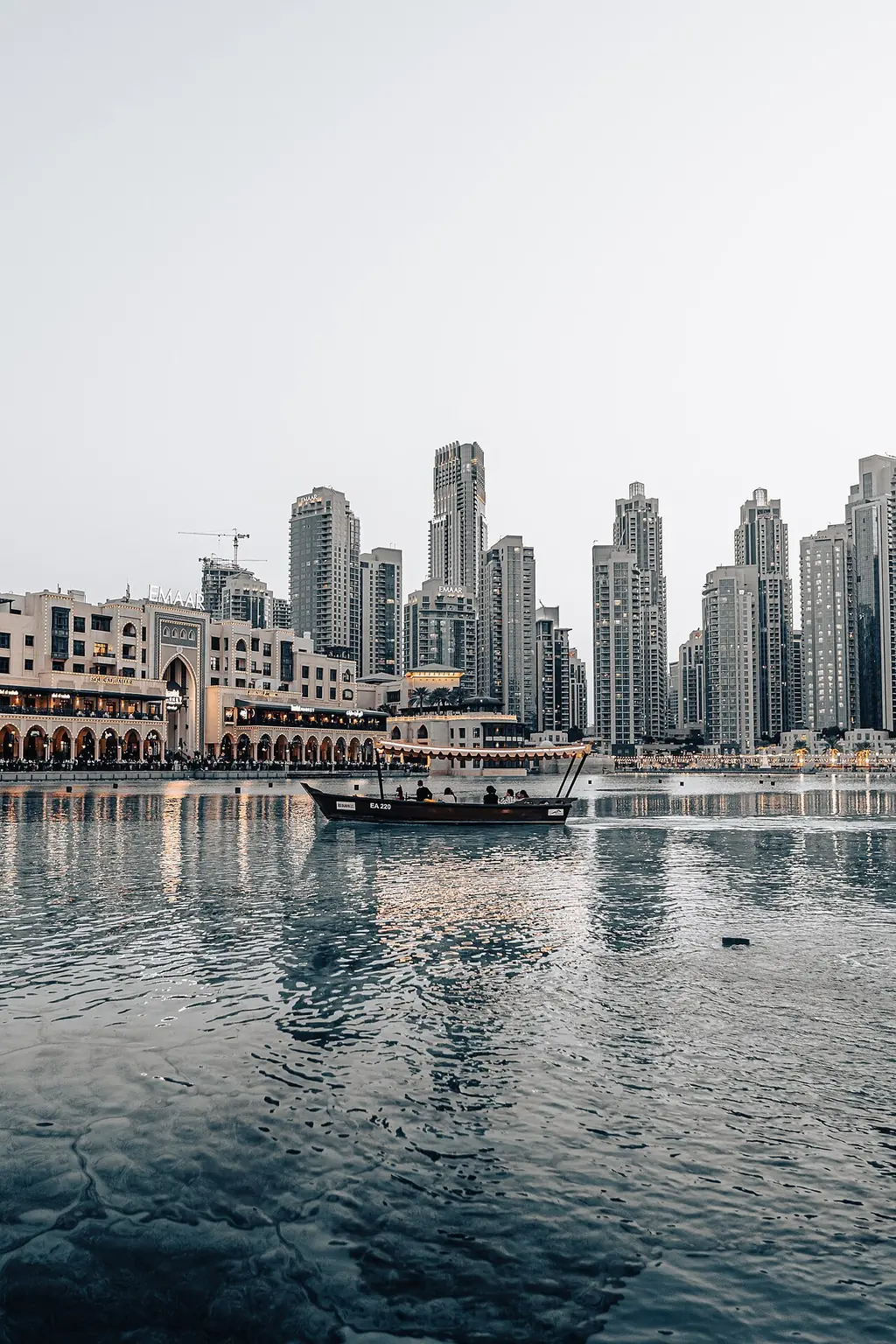 두바이 분수 레이크 라이드(The Dubai Fountain Lake Ride)