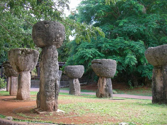 라떼스톤 공원(Senator Angel Santos Latte Stone Memorial Park)