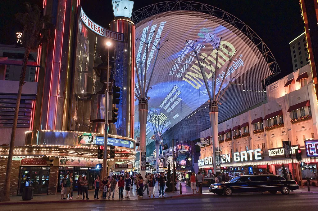 프리몬트 스트리트 익스피리언스(Fremont Street Experience)