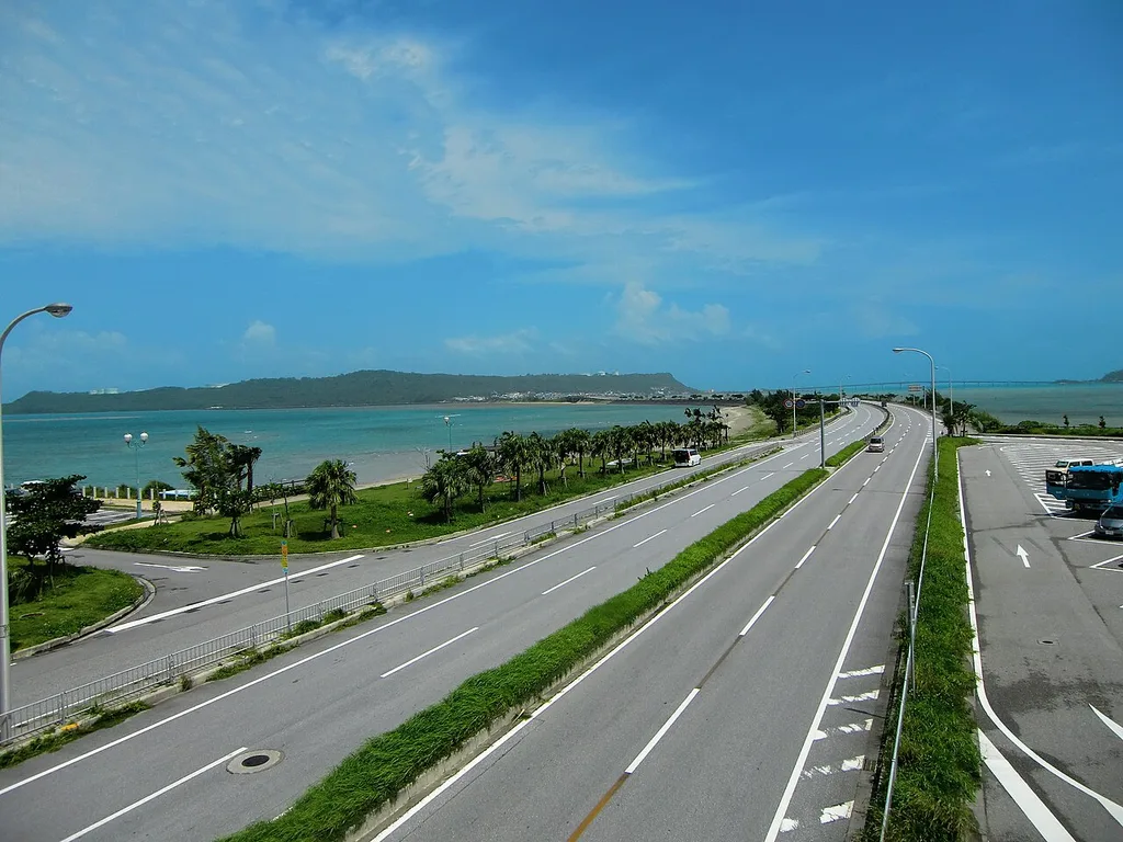 해중도로·바다역 아야하시관(海中道路・海の駅あやはし館)