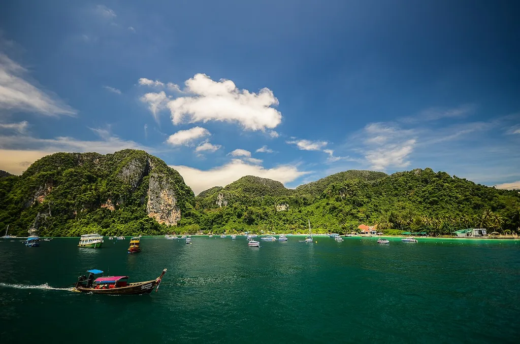 피피섬 국립공원(Hat Noppharat Thara–Mu Ko Phi Phi National Park / อุทยานแห่งชาติหาดนพรัตน์ธารา-หมู่เกาะพีพี)