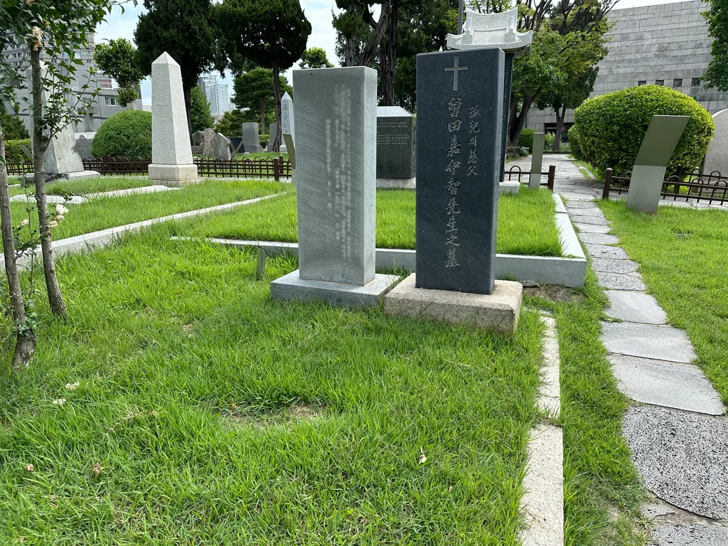 Yanghwajin Foreign Missionary Cemetery