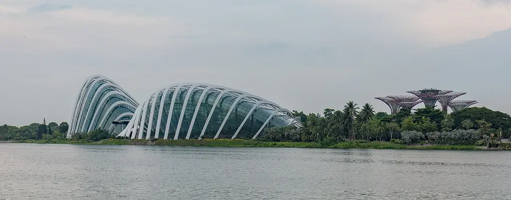 가든스 바이 더 베이 플라워 돔 & 클라우드 포레스트(Gardens by the Bay)